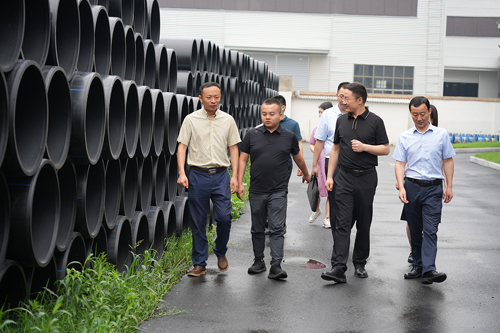 肥西縣桃花鎮(zhèn)政協(xié)聯(lián)絡組長韓雪松，鎮(zhèn)黨委副書記軒耀等一行蒞臨豪家股份調(diào)研交流2